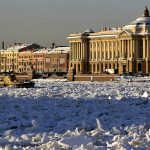 A towboat breaks ice on the Neva River, with the air temperature at about -11 degrees Celsius (12.2 Fahrenheit), in St. Petersburg November 29, 2010.